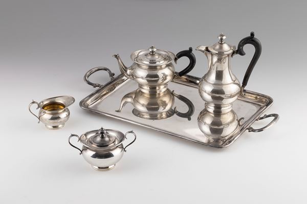 Servizio da tè e caffè quattro pezzi con vassoio in argento