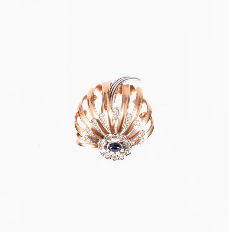 Spilla a Fiore in Oro Rosso e Bianco con Zaffiro e Diamanti