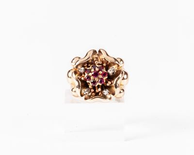 Tiffany Anello a Fiore in Oro Giallo con Rubini e Piccoli Diamanti