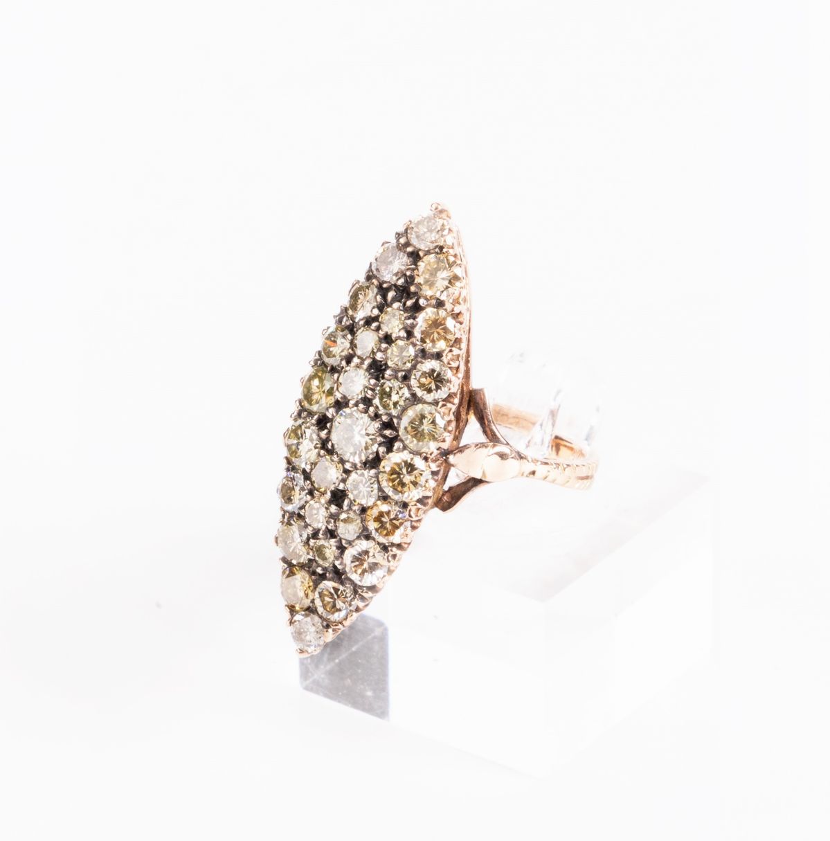 Anello a Losanga in Oro Giallo e Diamanti Fancy Light Yellow