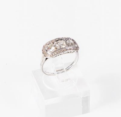 Anello in Oro Bianco con Diamanti e Rose di Diamante