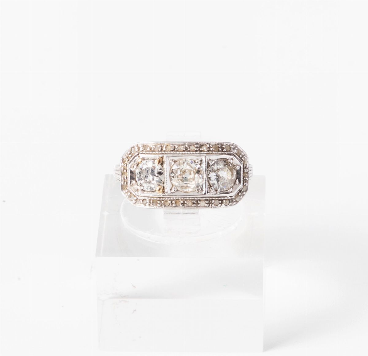 Anello in Oro Bianco con Diamanti e Rose di Diamante