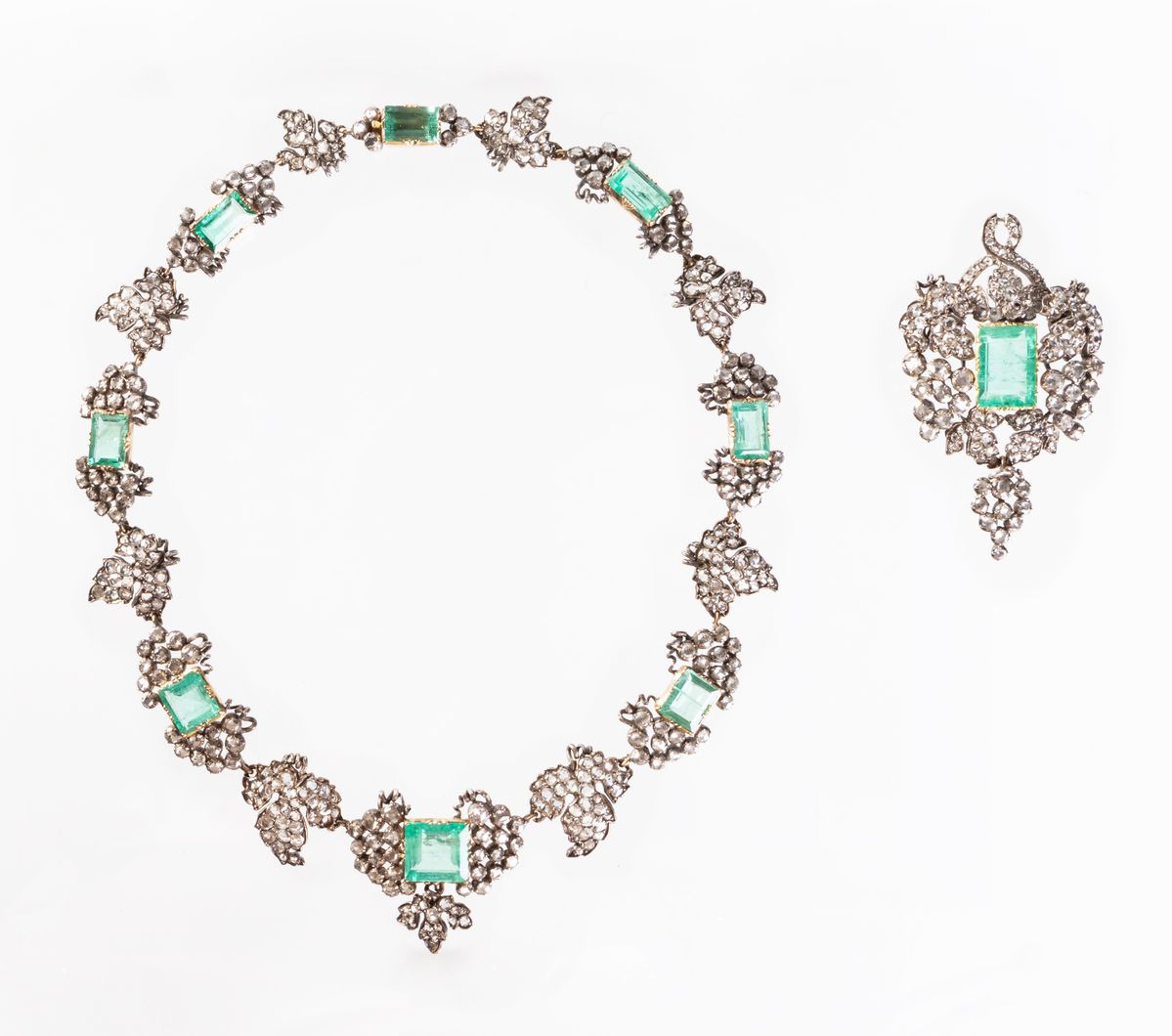 Demi Parure in Oro Giallo, Argento, Smeraldi e Diamanti