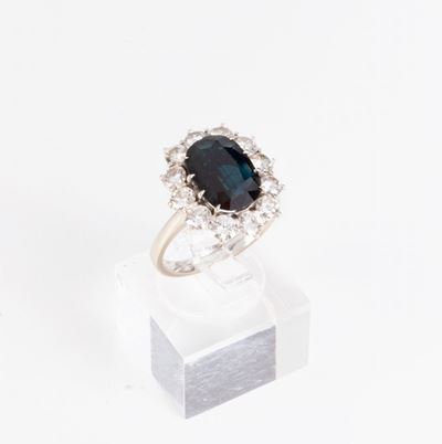 Anello in Oro Bianco con Zaffiro e Diamanti