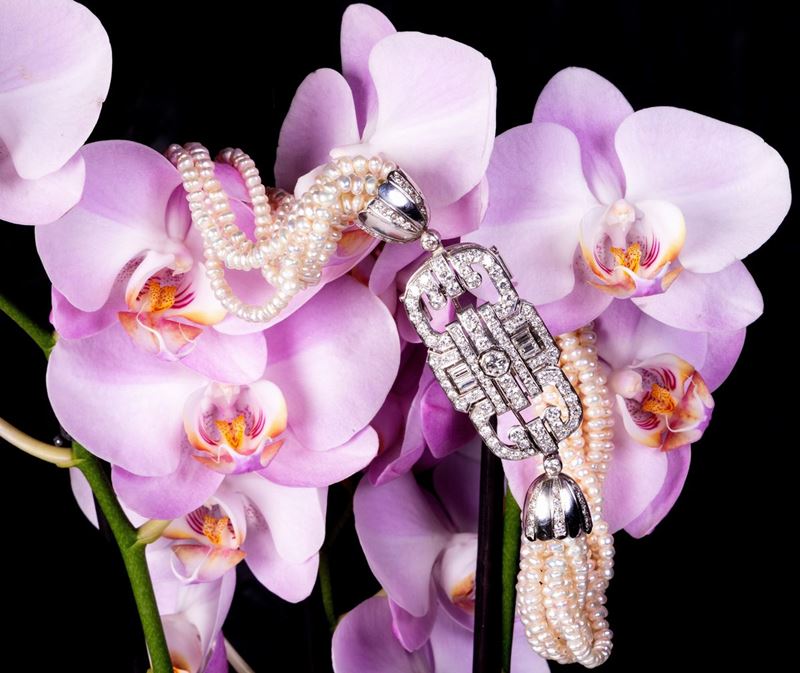 Collana Girocollo di Perle con Spilla in Oro Bianco e Diamanti