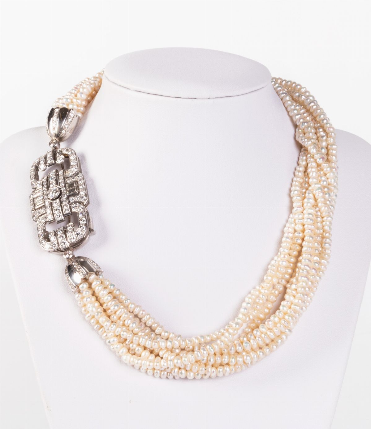 Collana Girocollo di Perle con Spilla in Oro Bianco e Diamanti