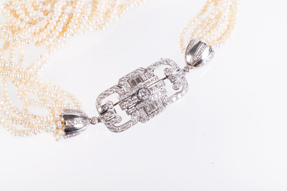 Collana Girocollo di Perle con Spilla in Oro Bianco e Diamanti