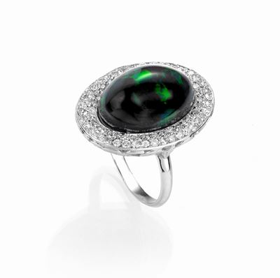 Anello in Oro Bianco con Opale Nero e Diamanti