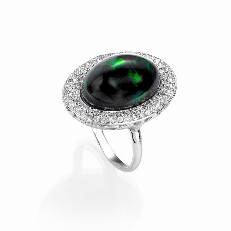 Anello in Oro Bianco con Opale Nero e Diamanti