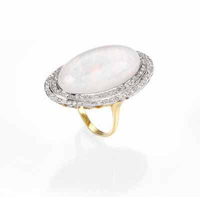 Anello in Oro Giallo e Bianco con Opale e Diamanti