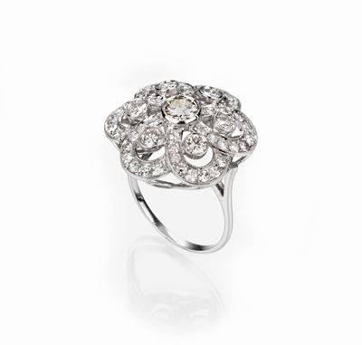 Anello a Fiore in Oro Bianco e Diamanti