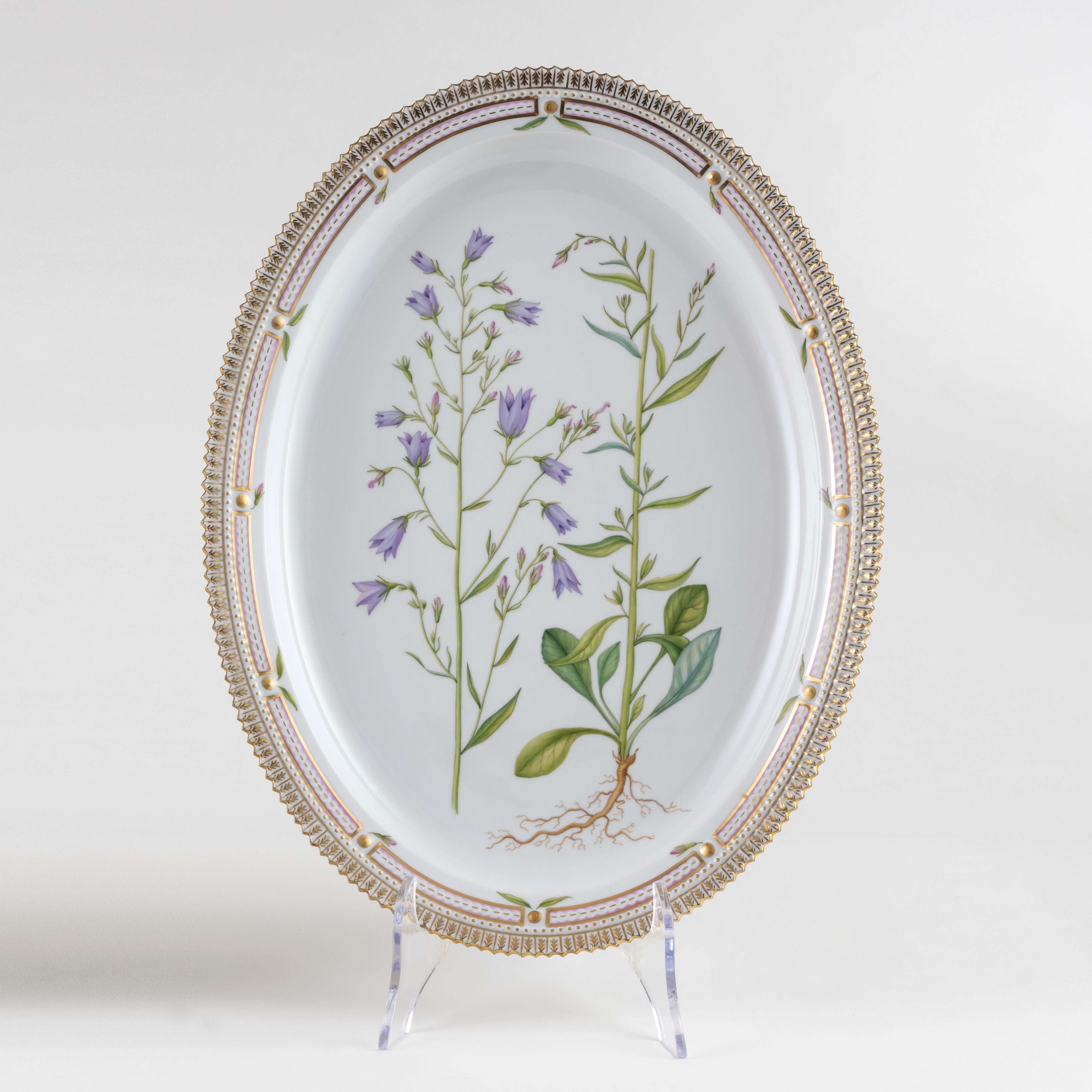 Royal Copenhagen 'Flora Danica' prestigioso servizio da tavola in porcellana policroma e dorata