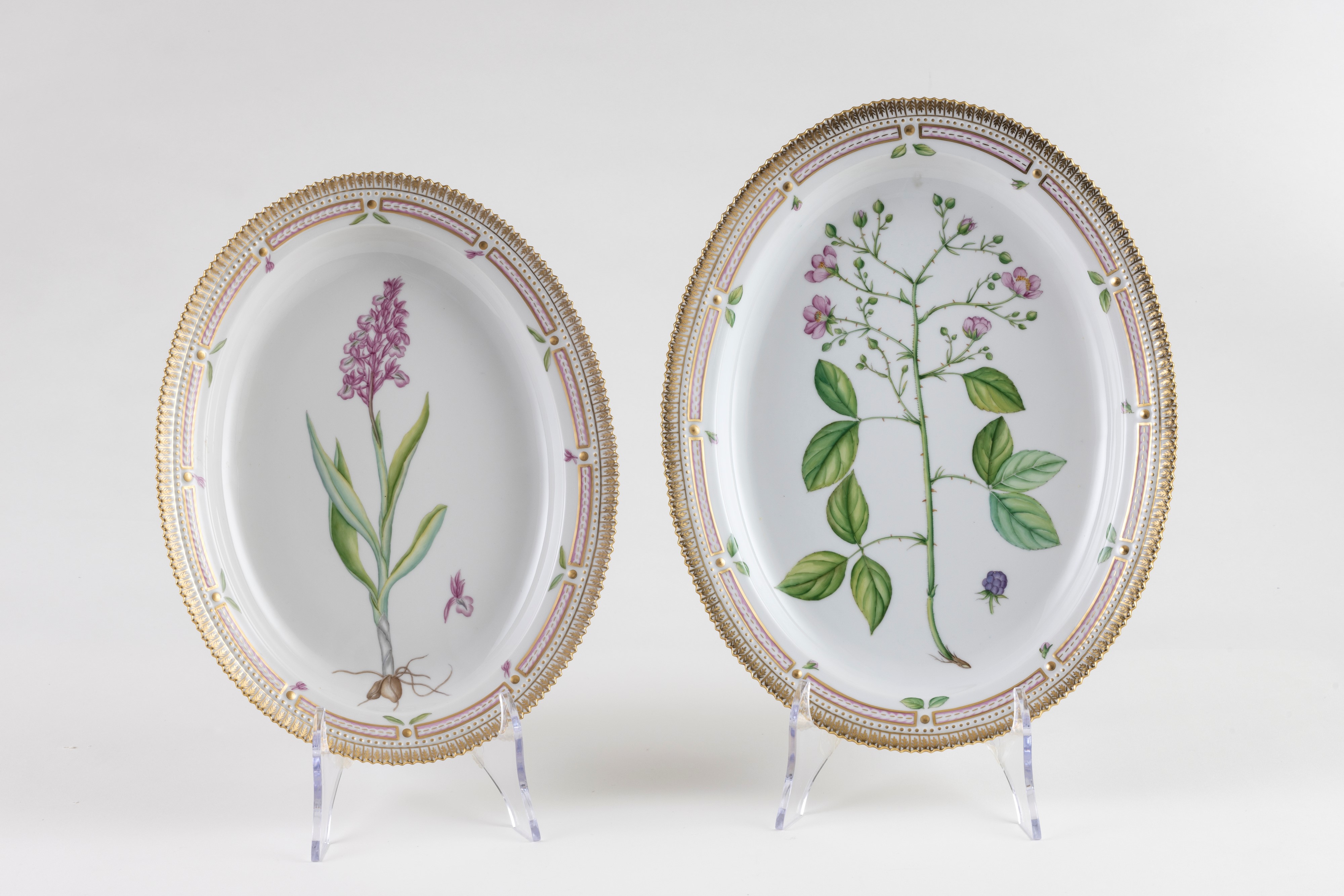 Royal Copenhagen 'Flora Danica' prestigioso servizio da tavola in porcellana policroma e dorata