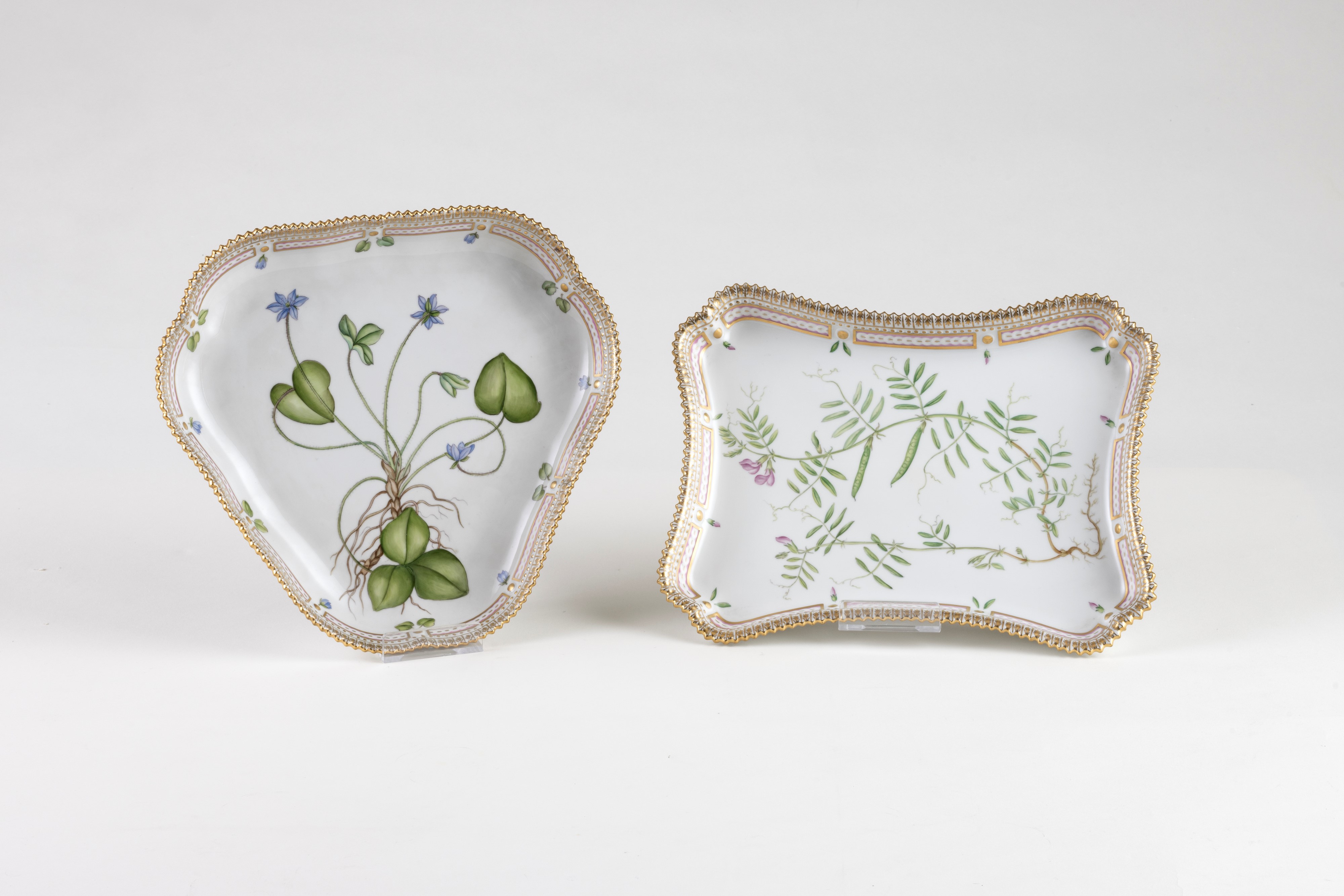 Royal Copenhagen 'Flora Danica' prestigioso servizio da tavola in porcellana policroma e dorata