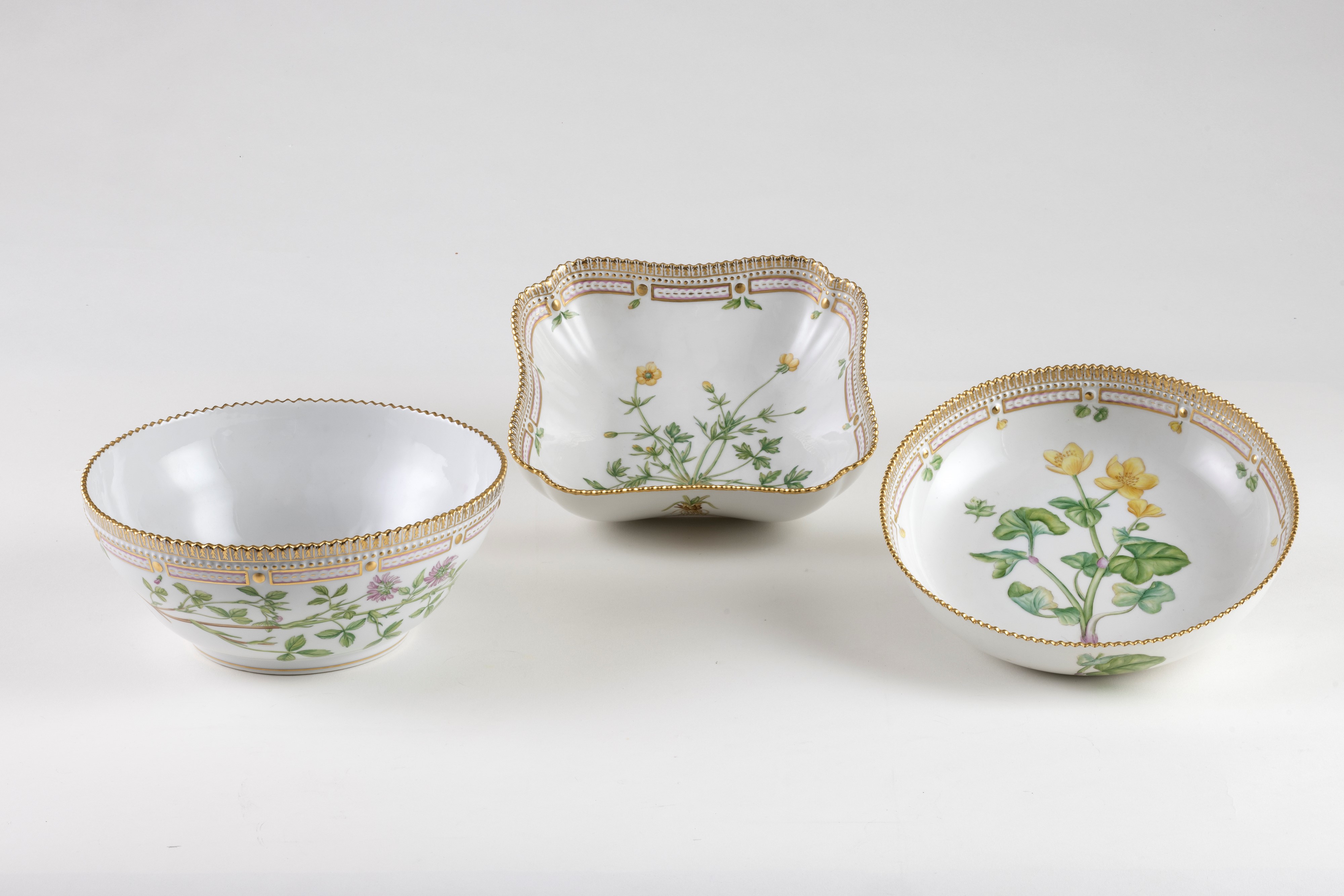 Royal Copenhagen 'Flora Danica' prestigioso servizio da tavola in porcellana policroma e dorata