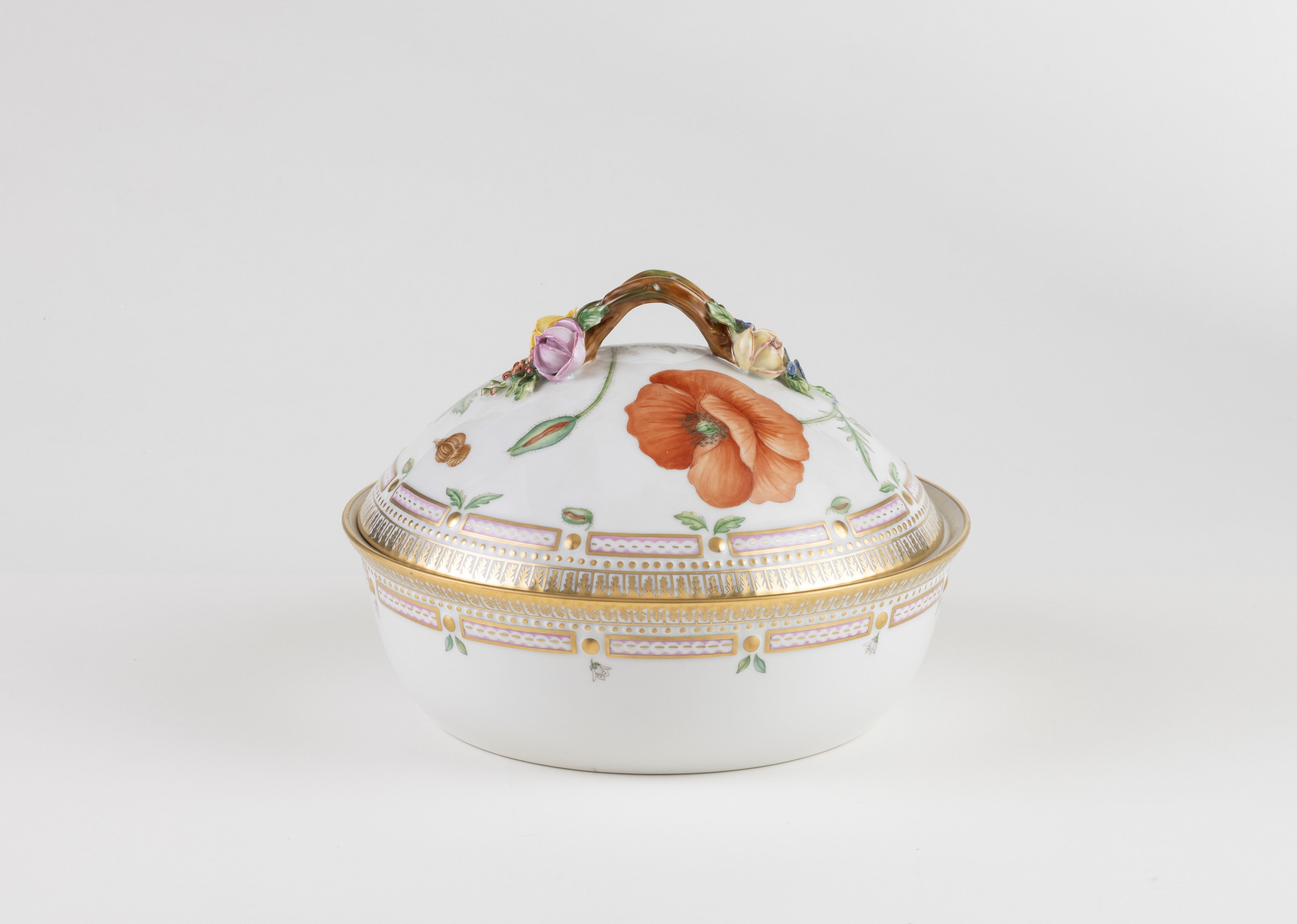 Royal Copenhagen 'Flora Danica' prestigioso servizio da tavola in porcellana policroma e dorata