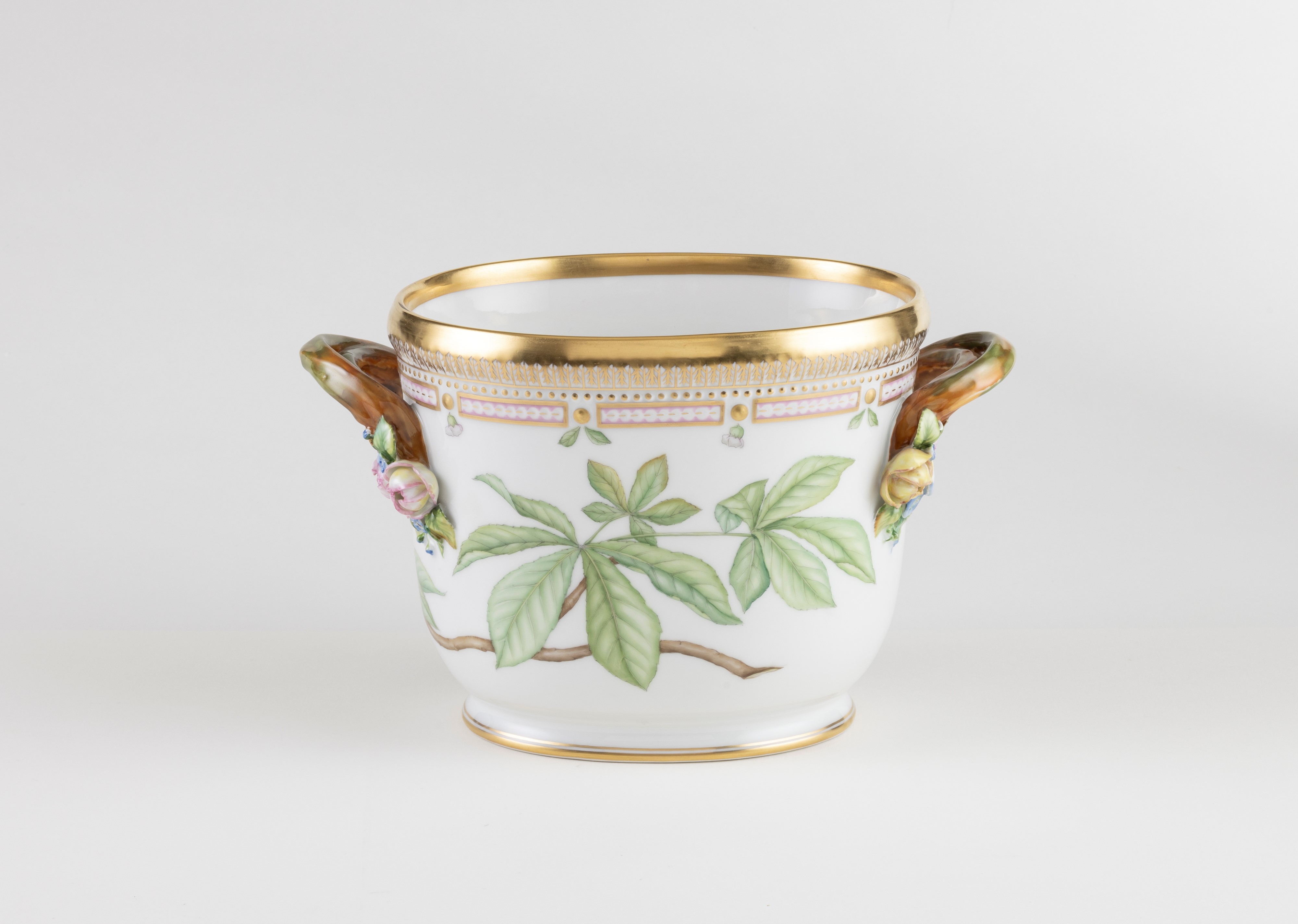 Royal Copenhagen 'Flora Danica' prestigioso servizio da tavola in porcellana policroma e dorata