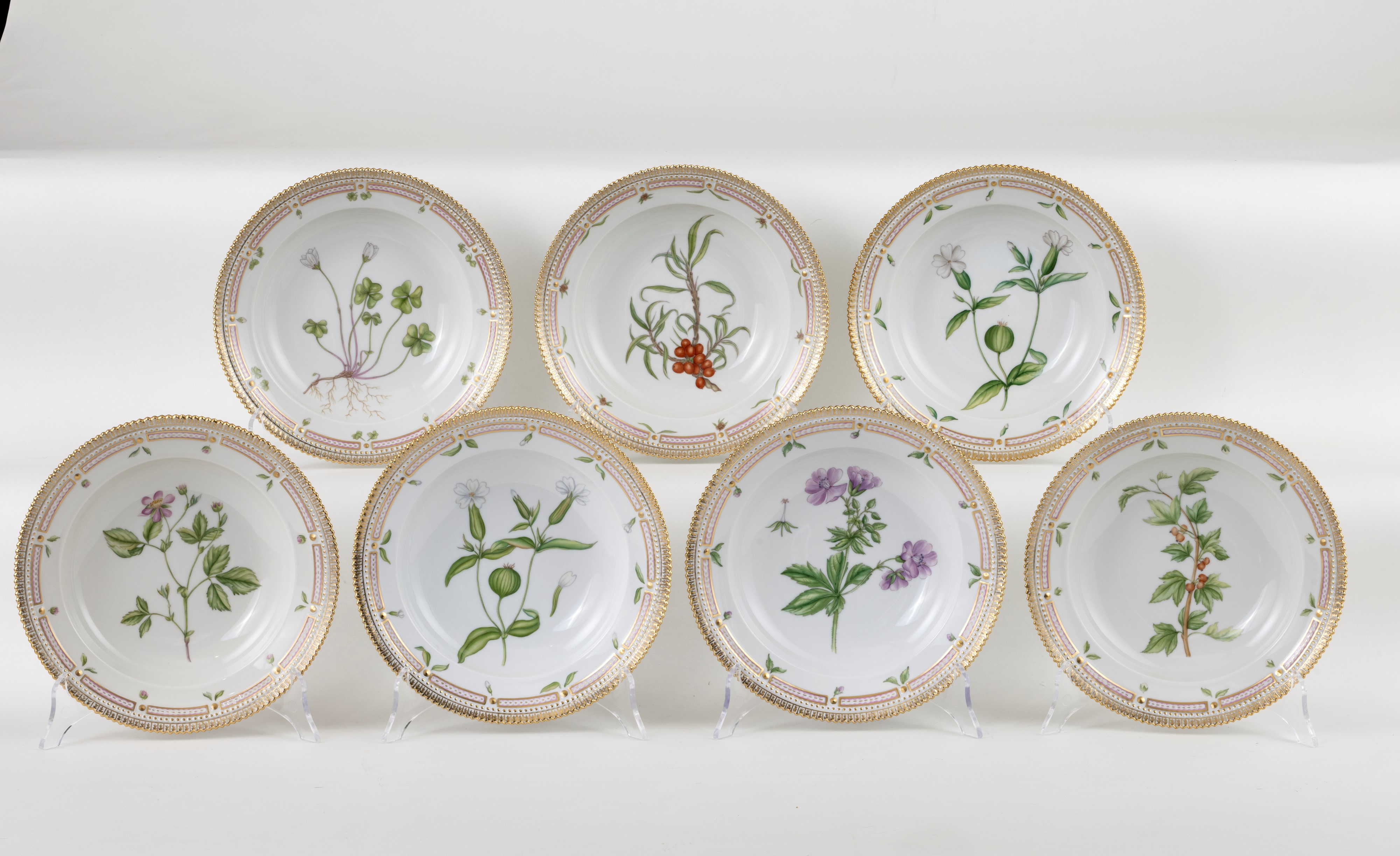 Royal Copenhagen 'Flora Danica' prestigioso servizio da tavola in porcellana policroma e dorata