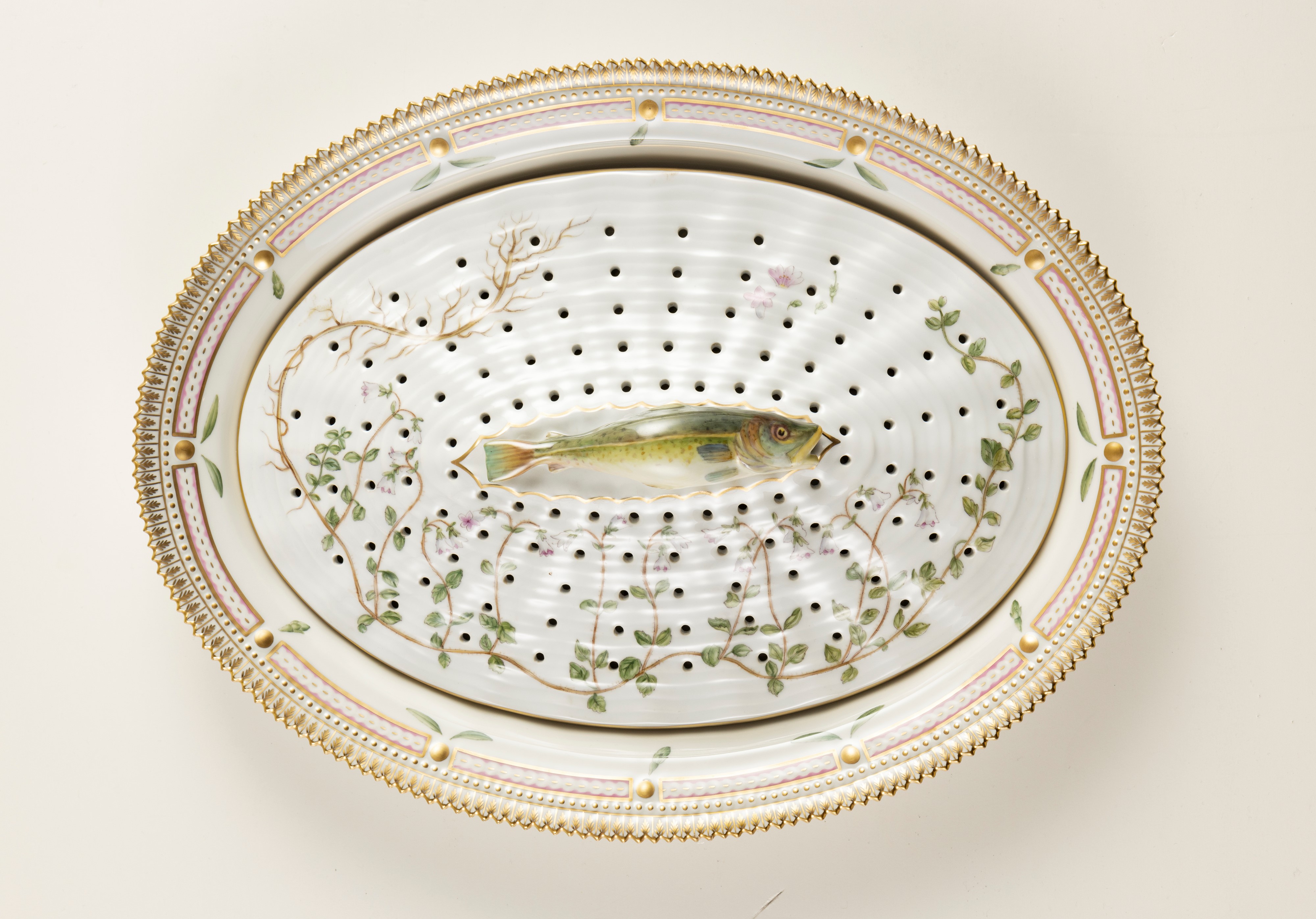 Royal Copenhagen 'Flora Danica' prestigioso servizio da tavola in porcellana policroma e dorata