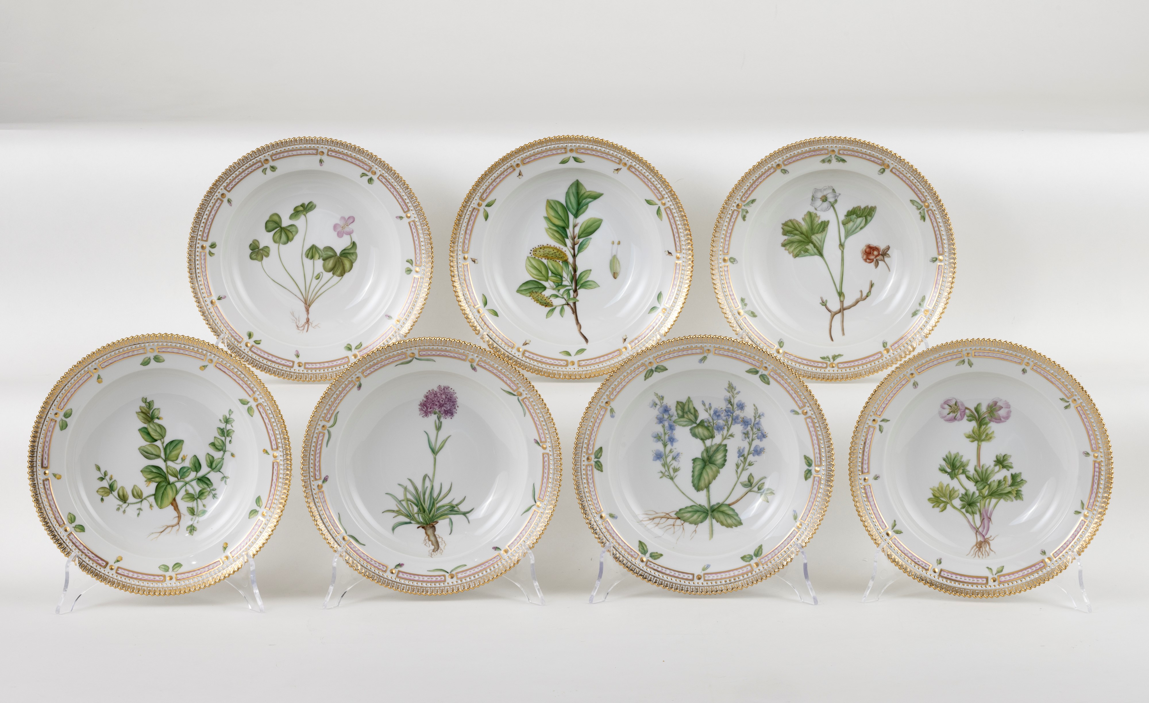 Royal Copenhagen 'Flora Danica' prestigioso servizio da tavola in porcellana policroma e dorata