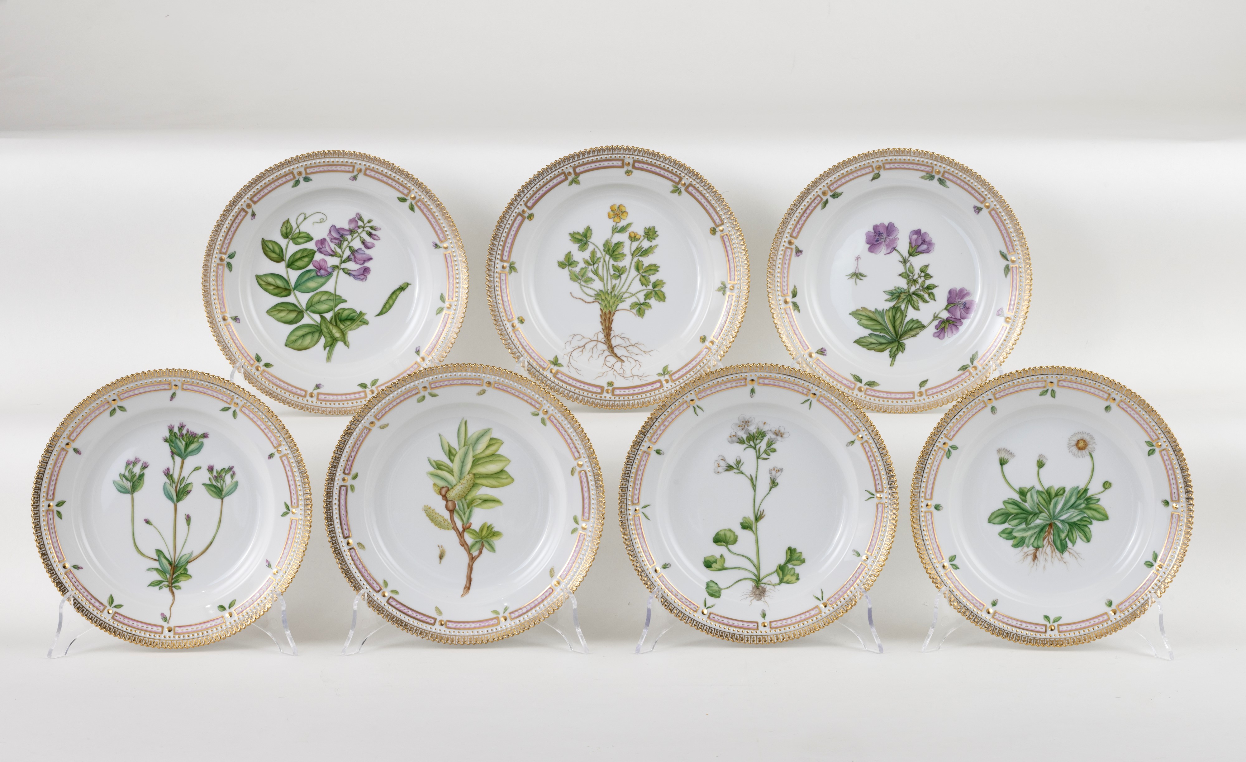 Royal Copenhagen 'Flora Danica' prestigioso servizio da tavola in porcellana policroma e dorata