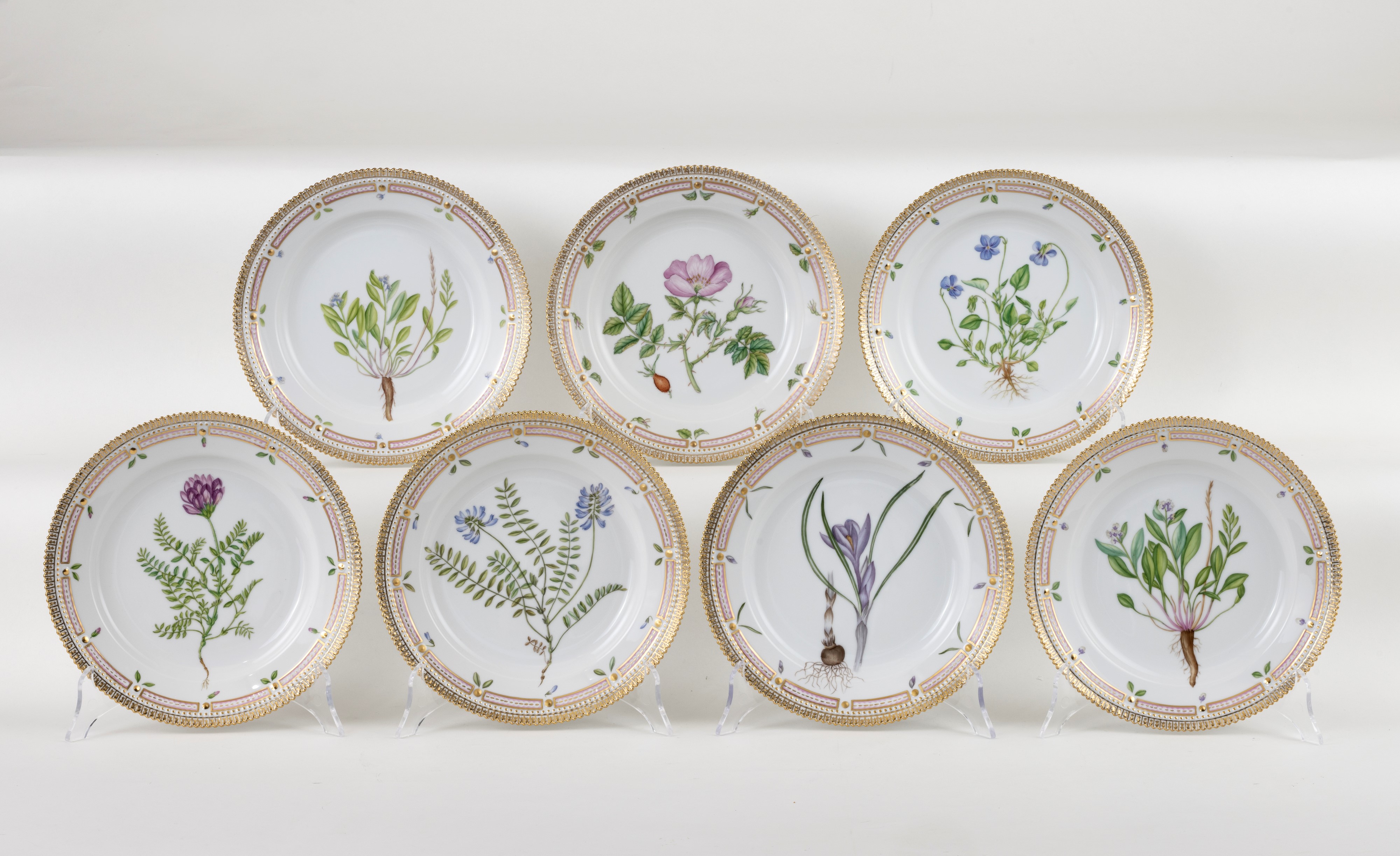 Royal Copenhagen 'Flora Danica' prestigioso servizio da tavola in porcellana policroma e dorata