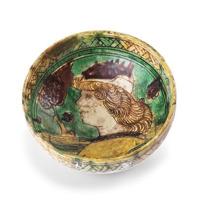 Coppa Graffita in Maiolica Policroma Verde Rame, Manganese e Ocra Gialla