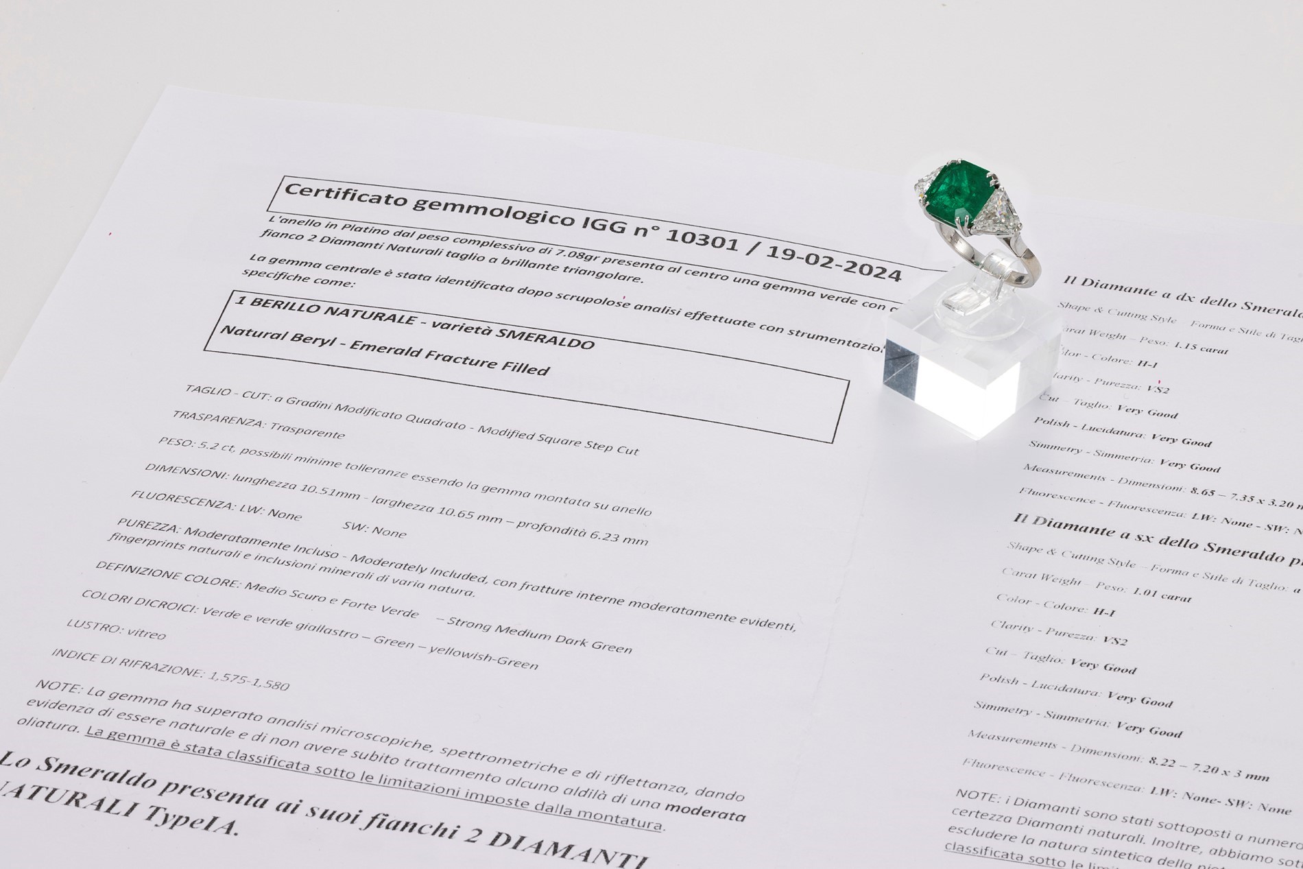 Anello in platino con smeraldo e diamanti