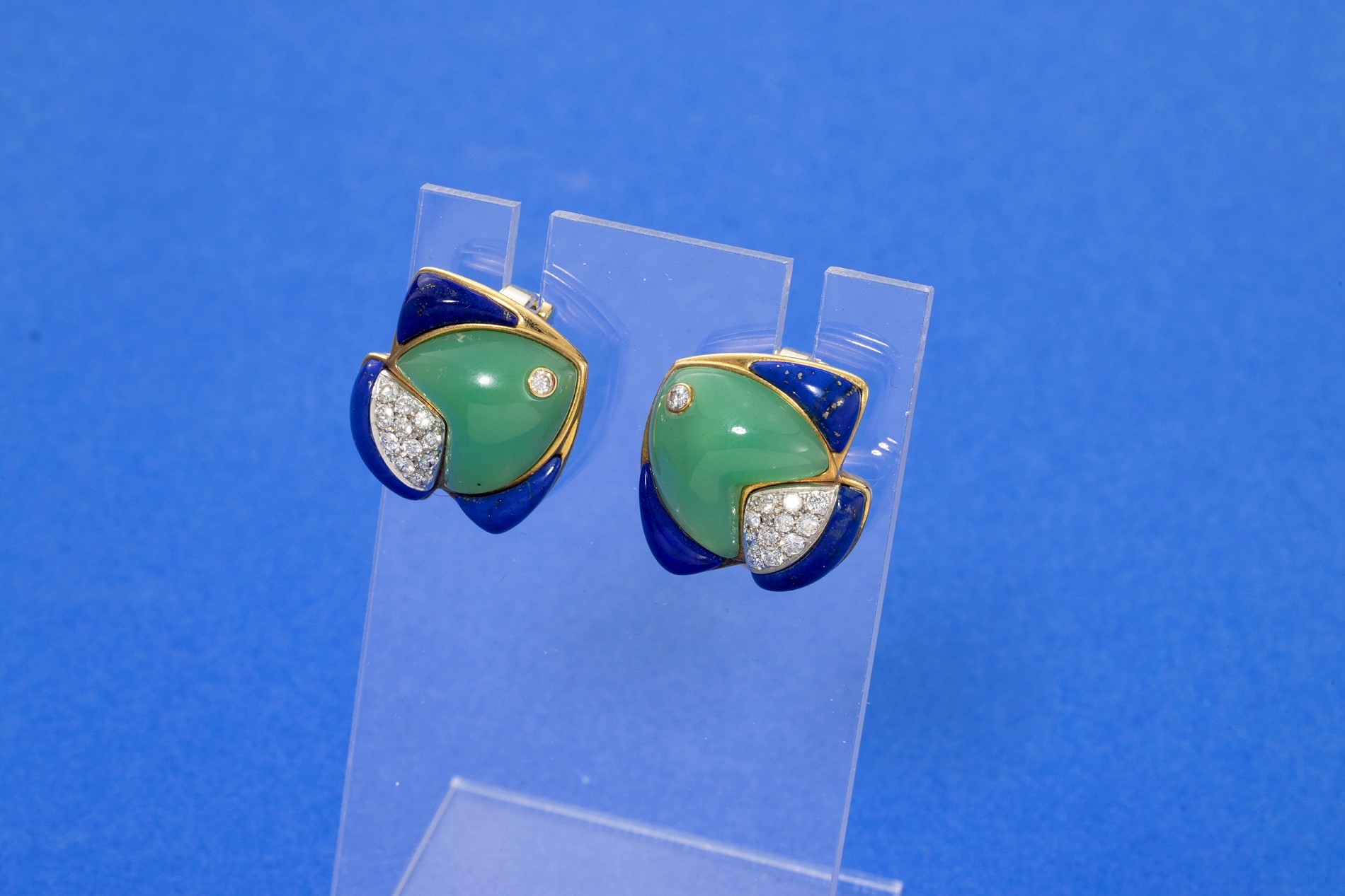 Orecchini a clips in oro giallo con giadaite, lapislazzuli e diamanti