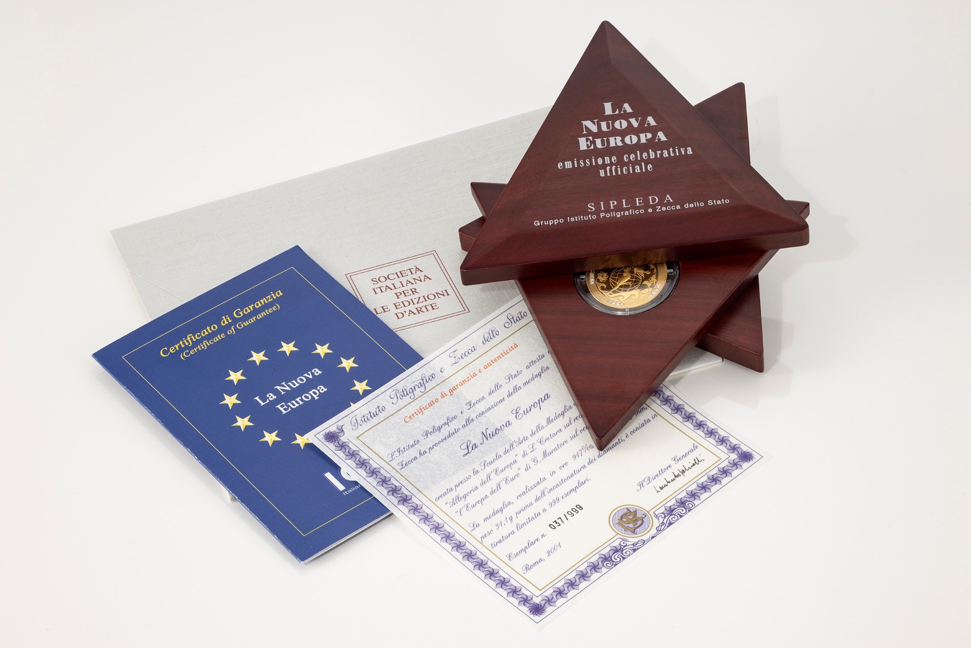 Medaglia in Oro Giallo e Diamanti "la Nuova Europa"