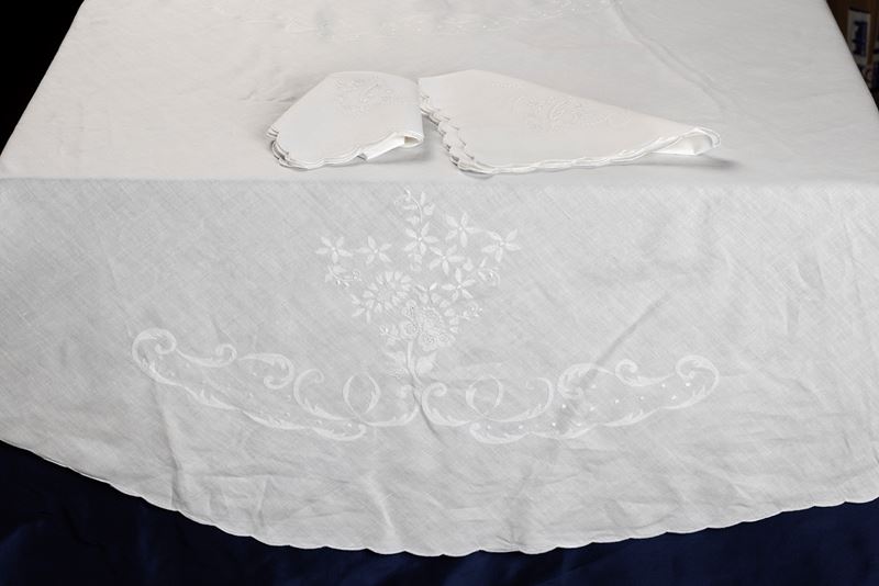 Tovaglia Ovale Bianca in Bisso di Lino