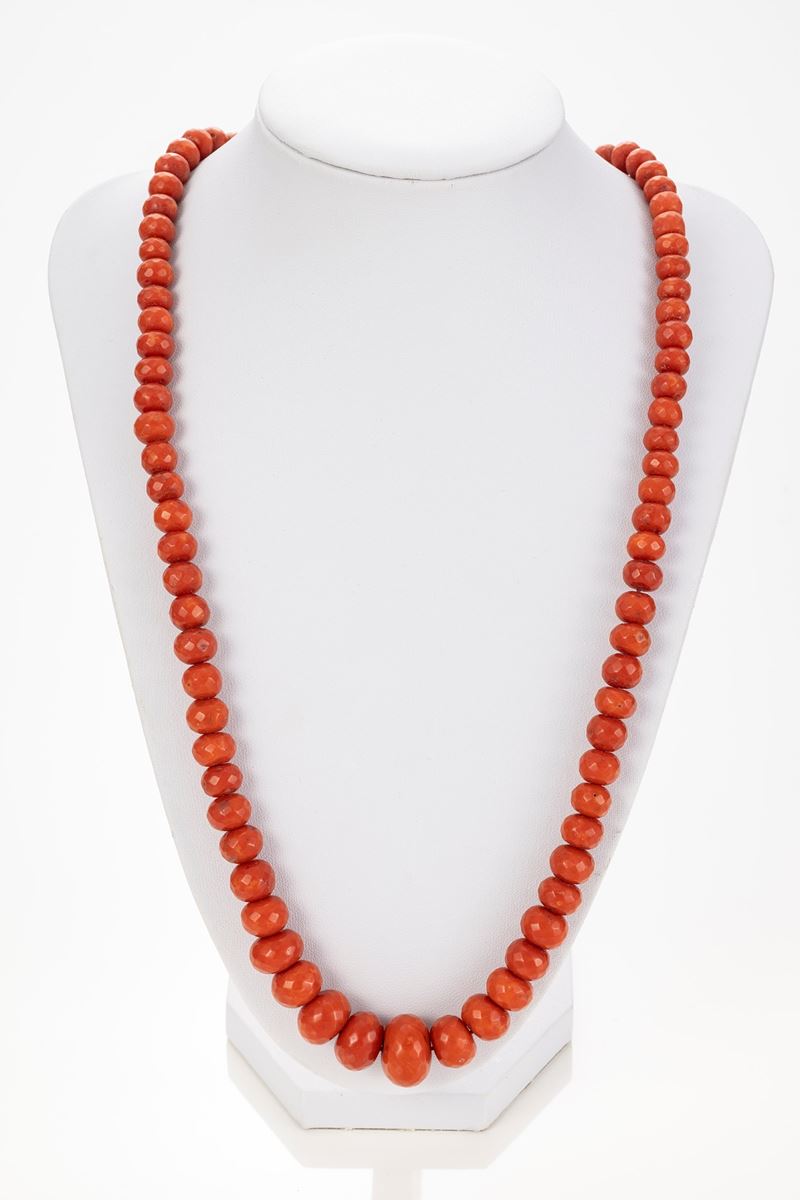 Antica Collana in Corallo Rosso in Gradazione