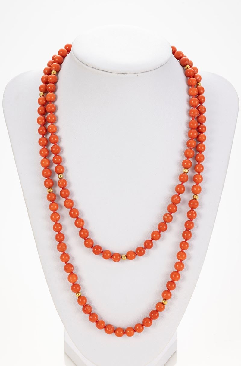 Lunga Collana in Corallo Rosso e Oro Giallo