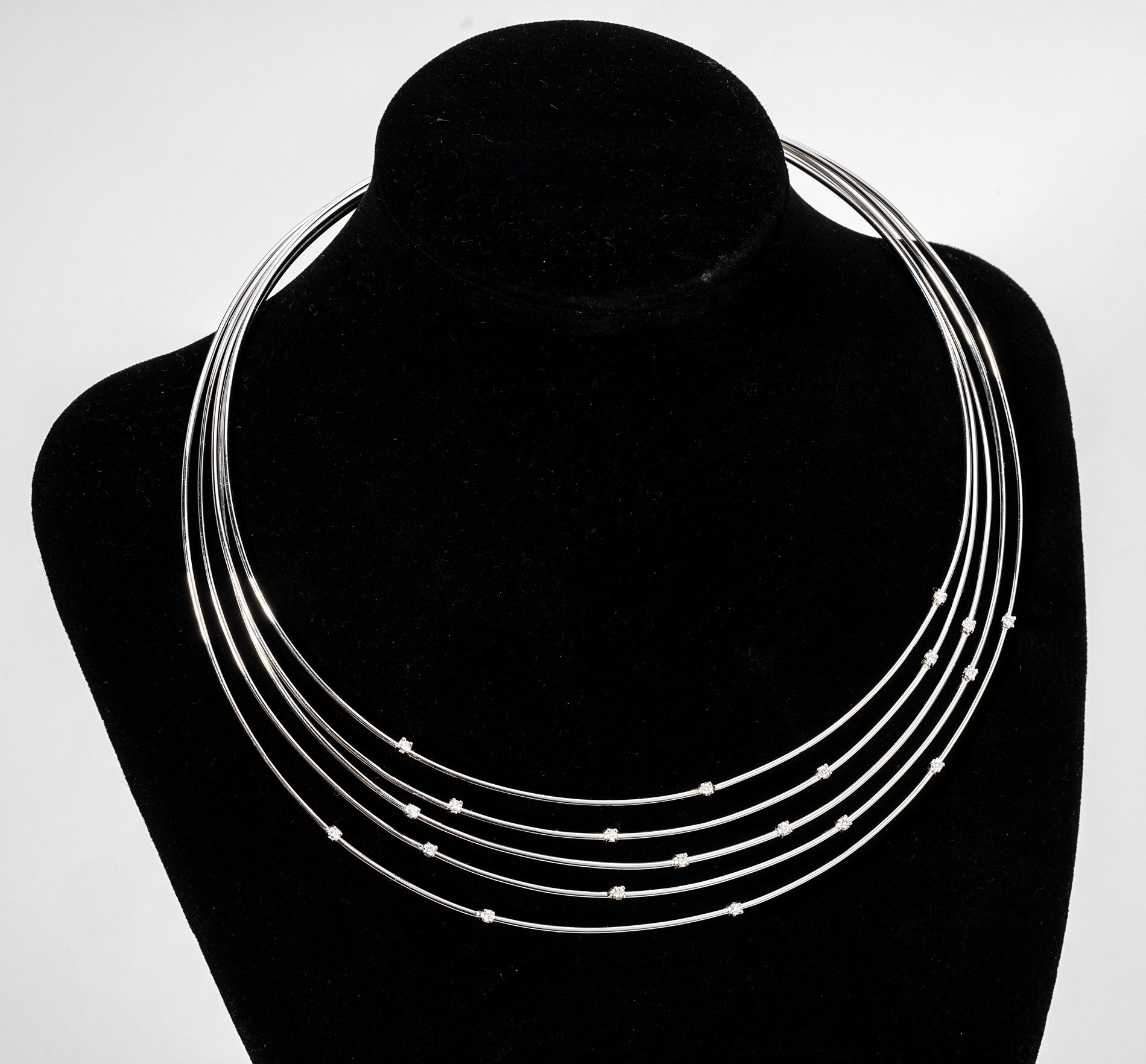 Collana Girocollo in Oro Bianco e Diamanti