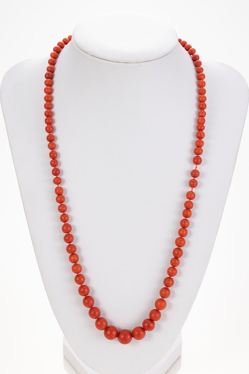 Collana in Corallo Rosso in Gradazione