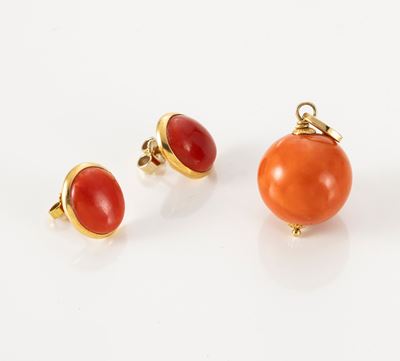 Orecchini e Pendente in Oro e Corallo