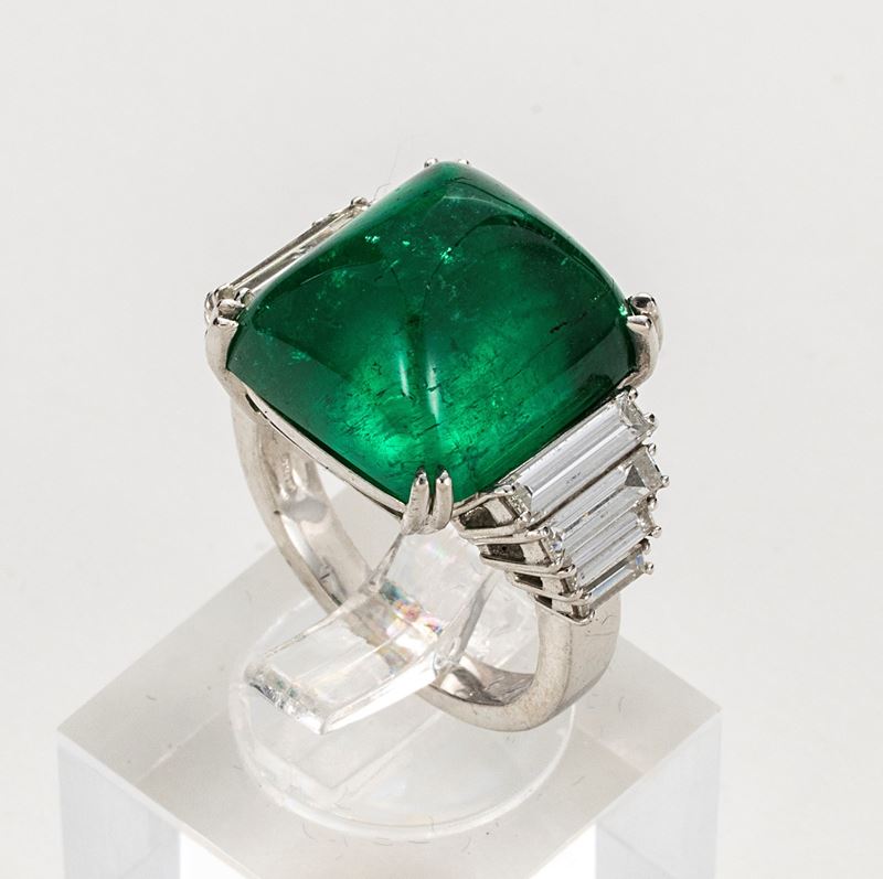 Anello in Platino con Smeraldo e Diamanti