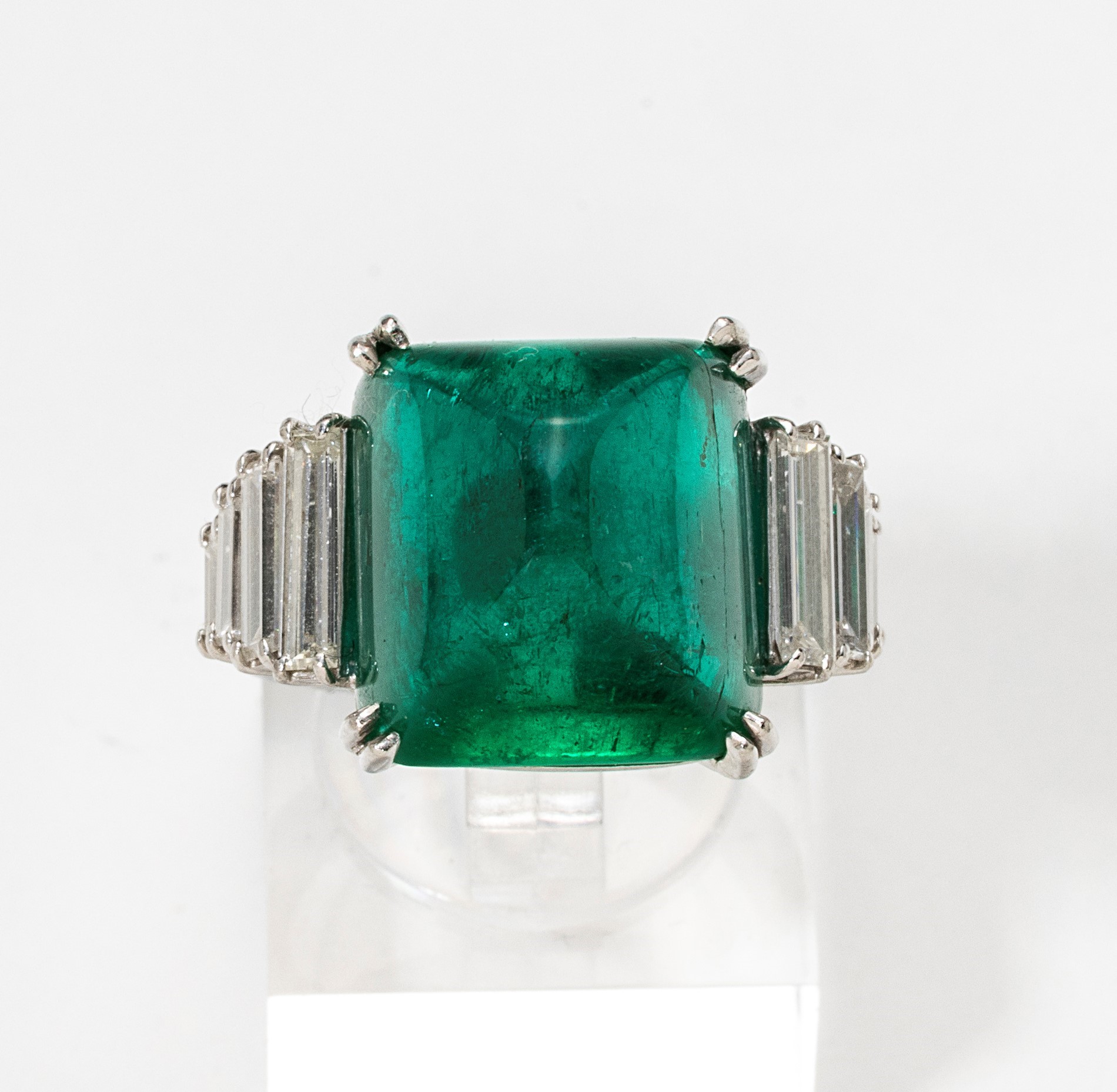 Anello in Platino con Smeraldo e Diamanti