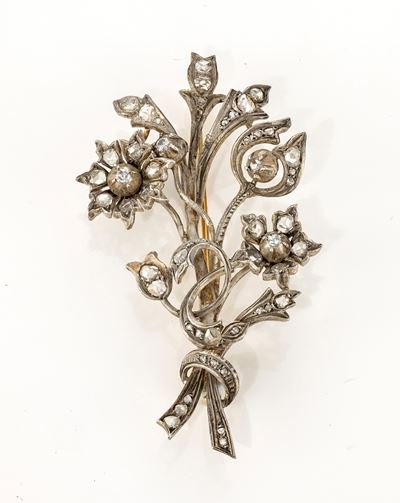 Spilla a Tralcio di Fiori in Oro e Argento con Rose di Diamante