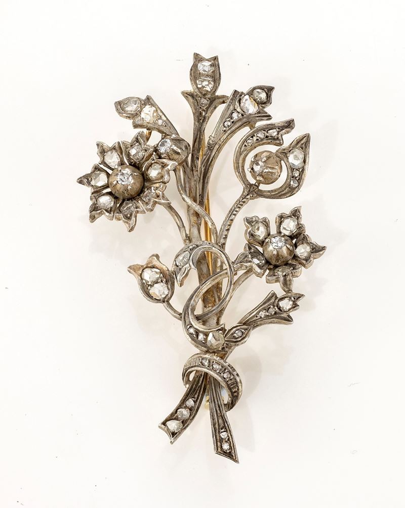 Spilla a Tralcio di Fiori in Oro e Argento con Rose di Diamante