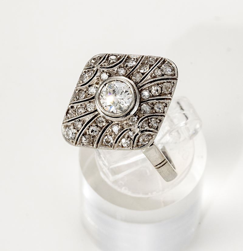 Anello in Oro Bianco con Diamanti