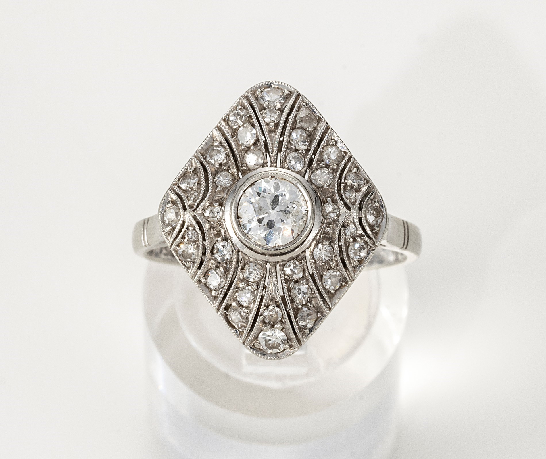 Anello in Oro Bianco con Diamanti