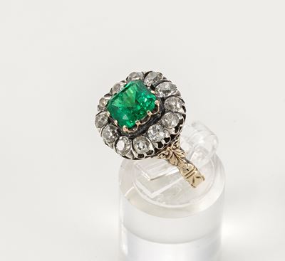 Anello in Oro Giallo e Bianco con Smeraldo e Diamanti