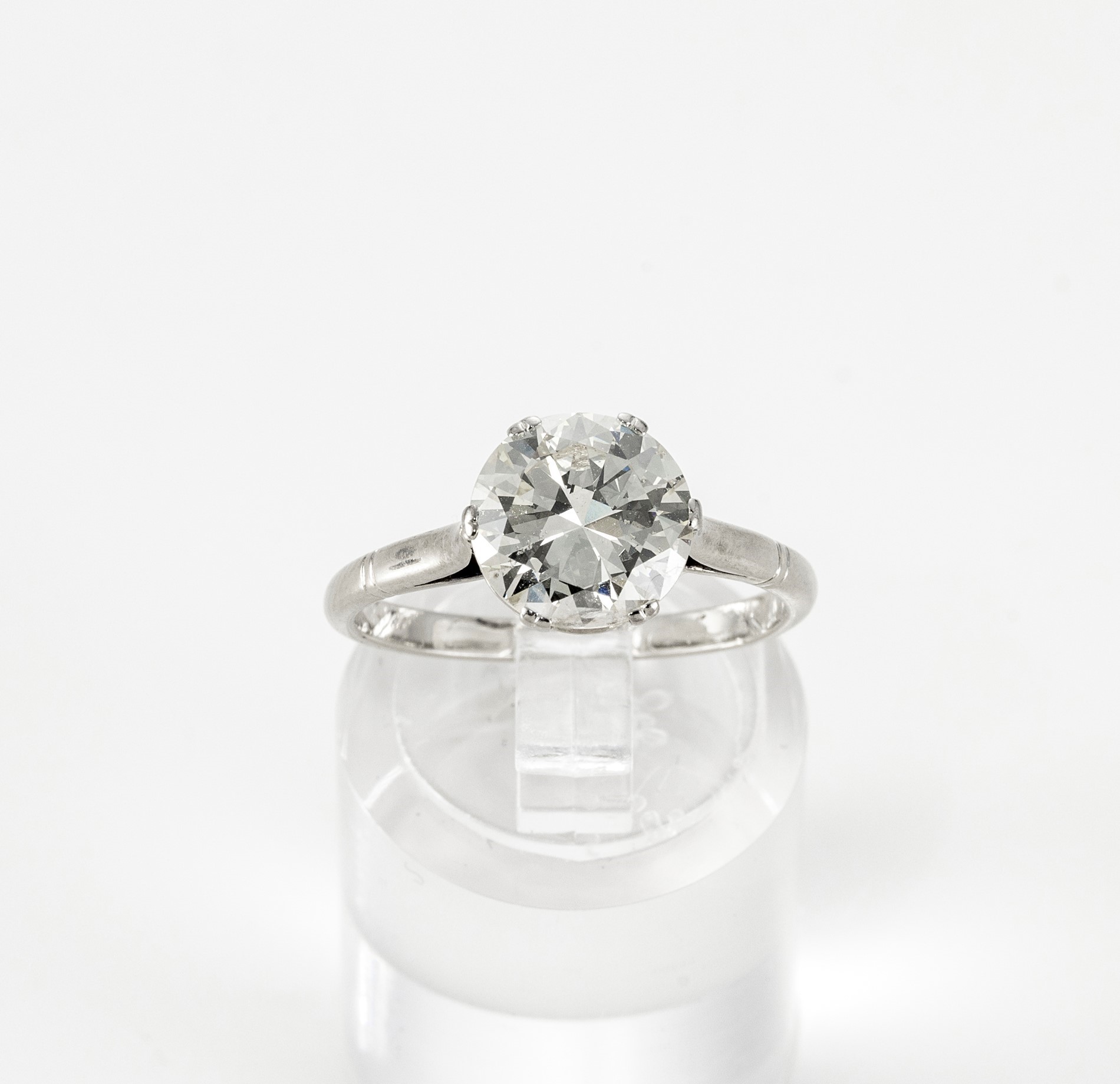 Anello in Oro Bianco con Diamante