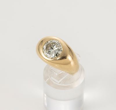 Anello a Fascia Bombata in Oro Giallo con Diamante