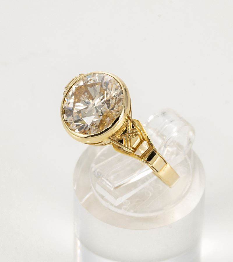 Anello in Oro Giallo con Diamante