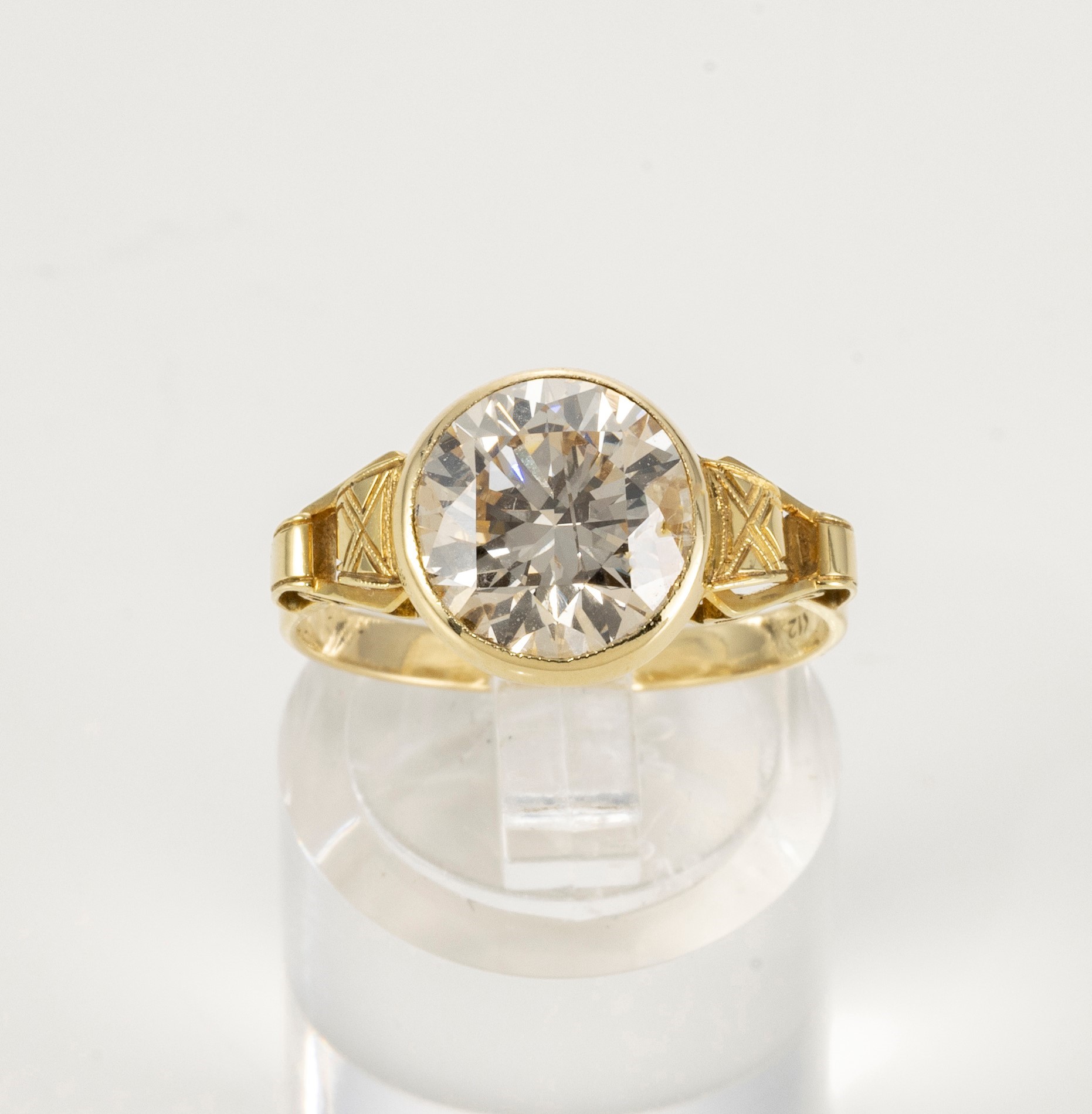 Anello in Oro Giallo con Diamante