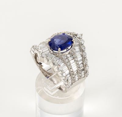 Anello in Oro Bianco con Diamanti e Zaffiro