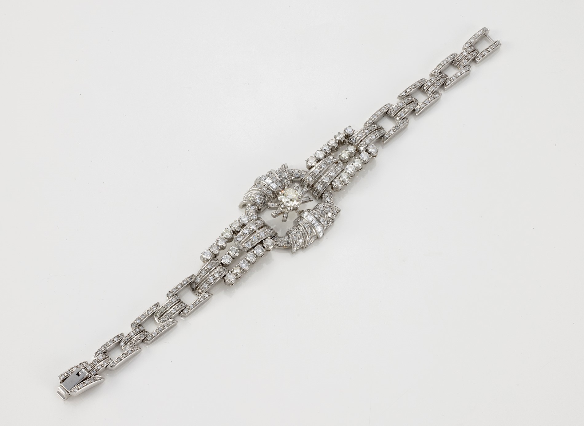 Bracciale a Maglie Geometriche in Platino con Diamanti
