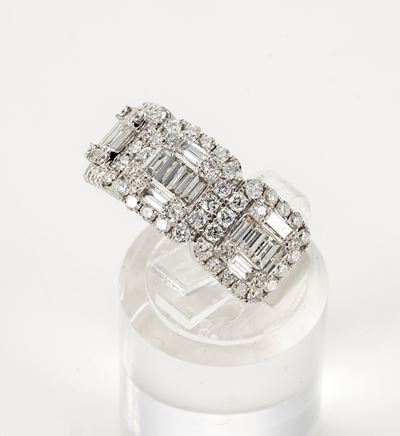 Anello Trilogy Taps a Fascia in Oro Bianco e Diamanti